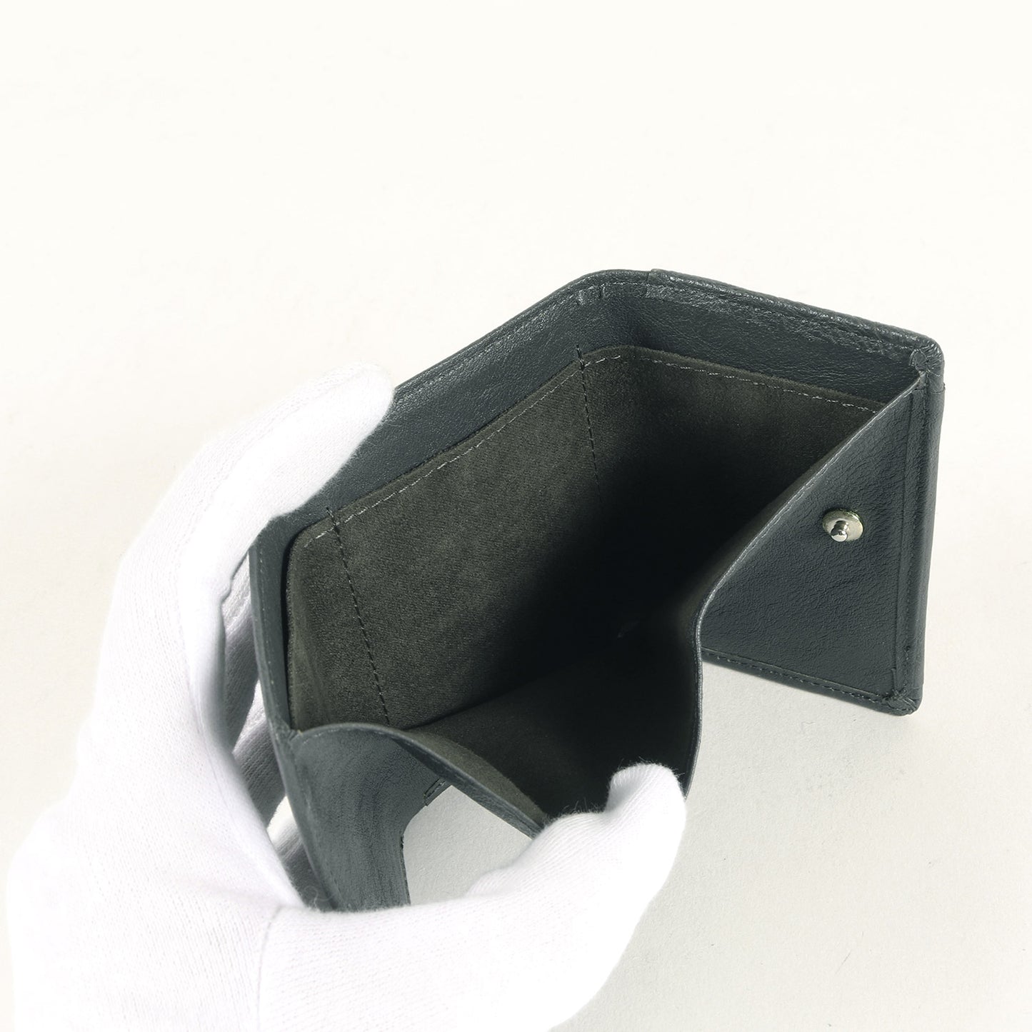 牛革 ミニウォレット / 短財布 三つ折り スナップボタン ロゴ