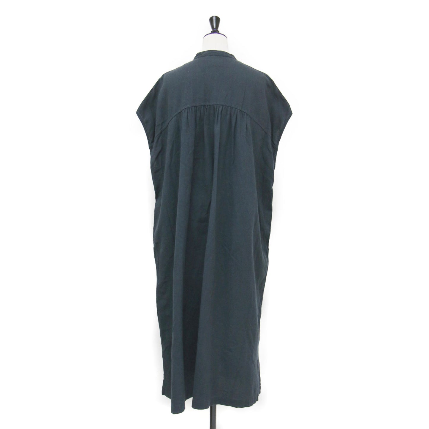 25春夏 スリーブレス ドレス / SLEEVELESS DRESS ワンピース ノースリーブ バンドカラー ワイド ストレートシルエット スリット リネン コットン