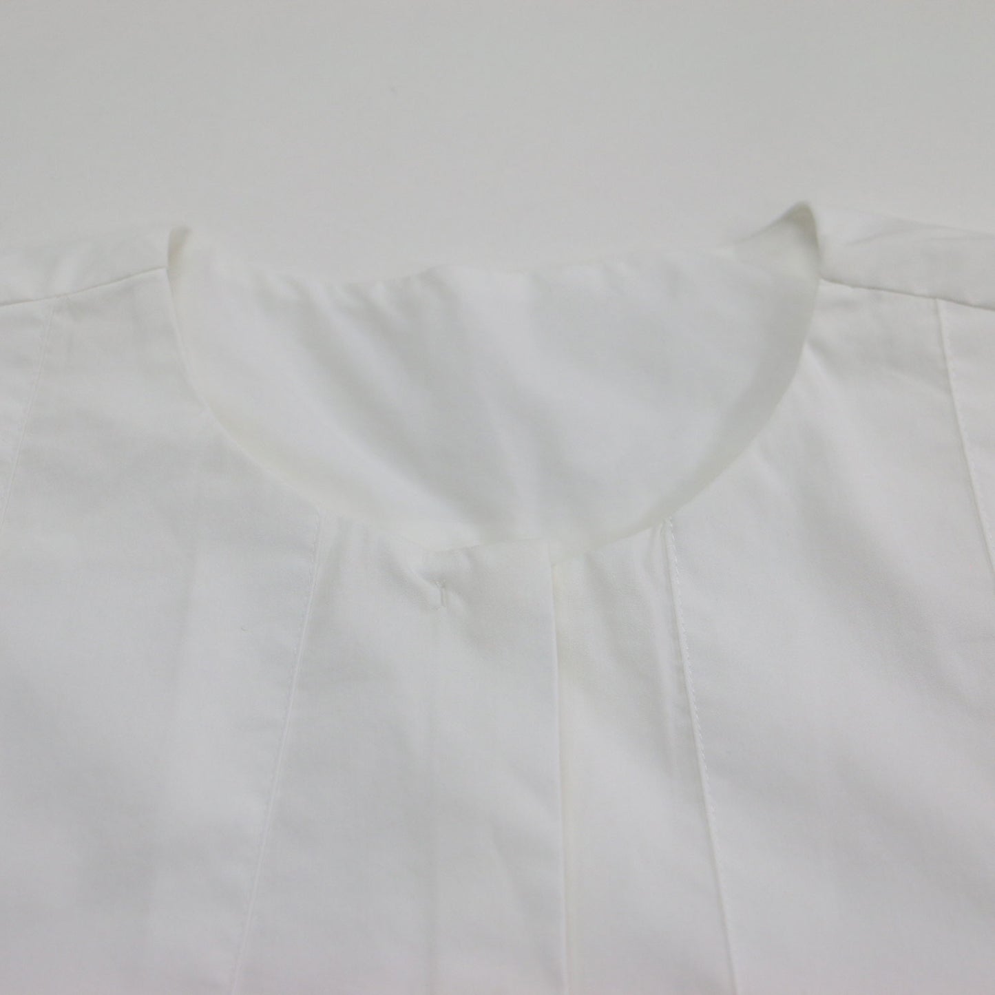 23春夏 ストレッチ ライトタフタ タック ブラウス / シャツ 長袖 ノーカラー クルーネック コットン