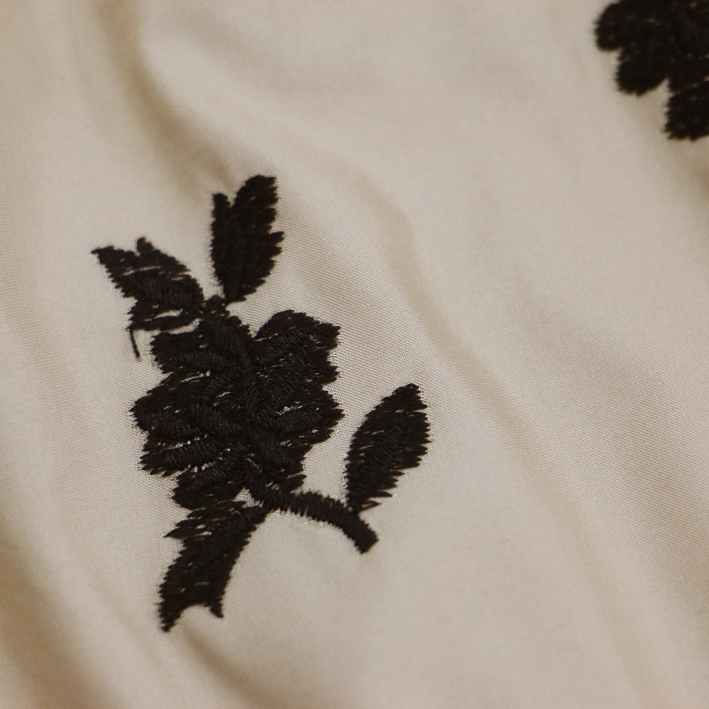 フラワー 刺繍 ノースリーブ ワンピース / ドレス ミディ丈 ボートネック ウエストリボン フレア タック