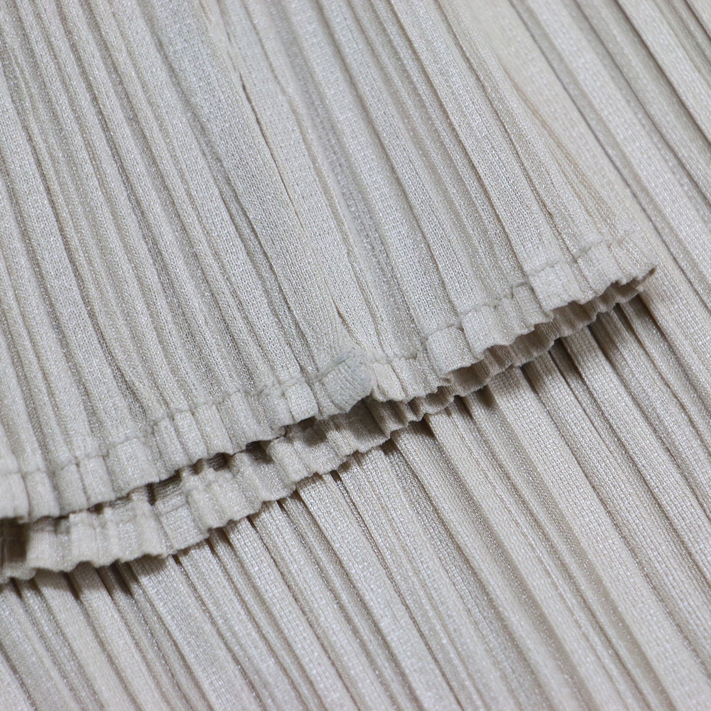 プリーツ ハイネック プルオーバー ブラウス / カットソー 長袖