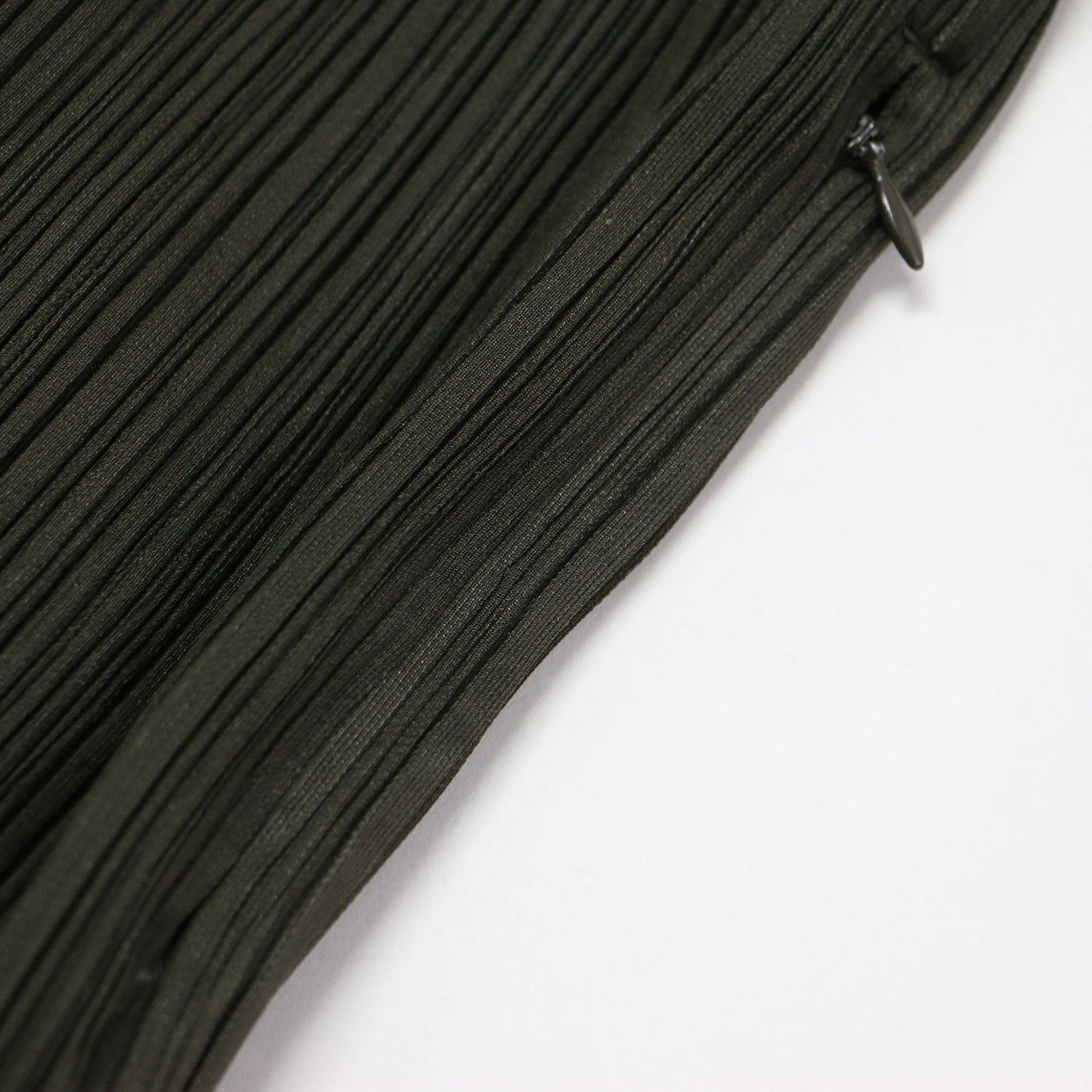 プリーツ ジップ ロング ワンピース / マキシ 長袖 襟付き Iライン