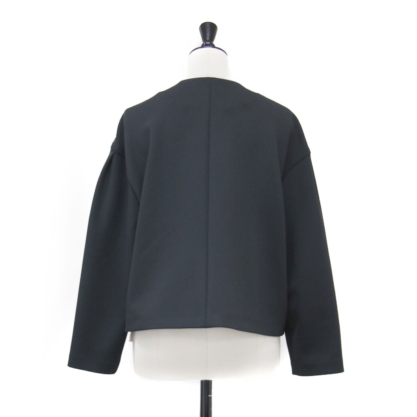 ダンボールジャージー パールボタン ノーカラー ジャケット / ボレロ 長袖 クルーネック ショート丈 タック ウォッシャブル