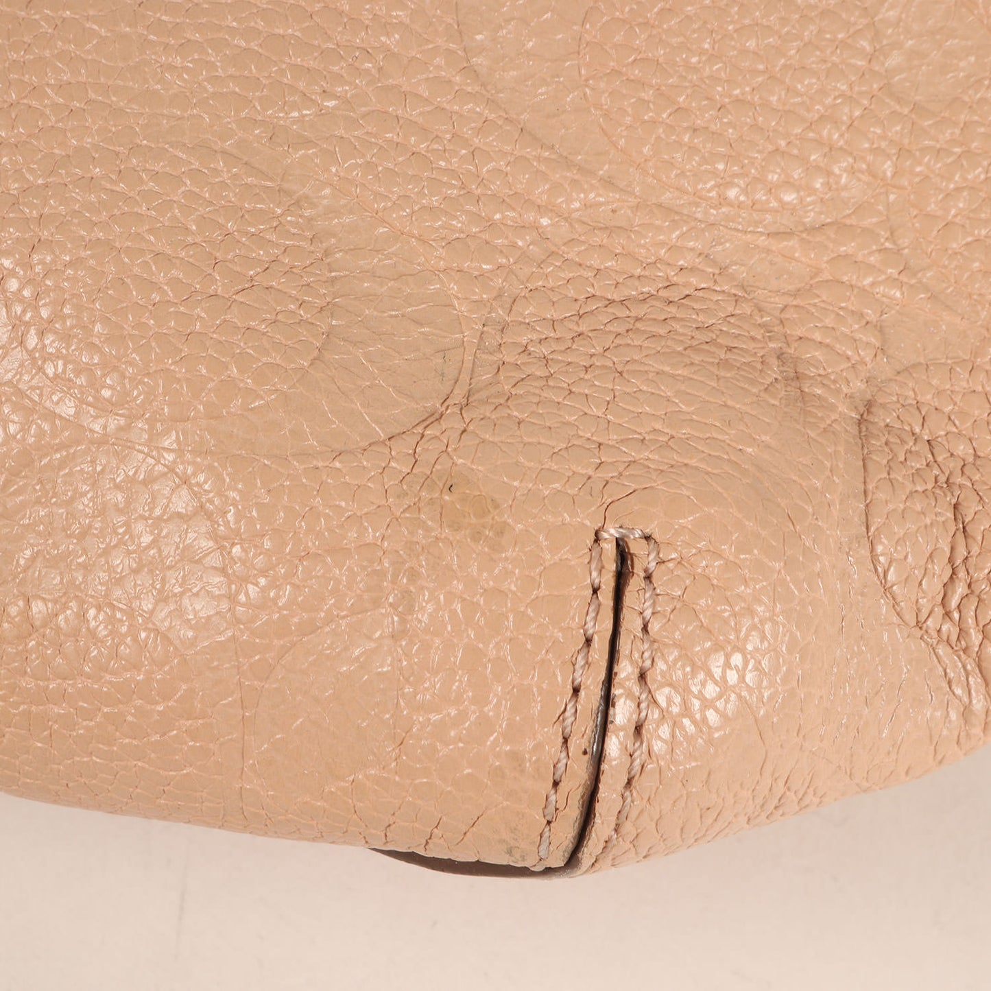 レザー シグネチャー 2WAY ハンドバッグ / ショルダーバッグ 肩掛け クロスボディ ロゴ メタルチャーム