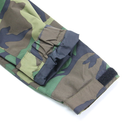 ノベルティー スクープ ジャケット / NOVELTY SCOOP JACKET ブルゾン マウンテンパーカー フード付き ドローコード ベンチレーション 迷彩 ロゴ ナイロン