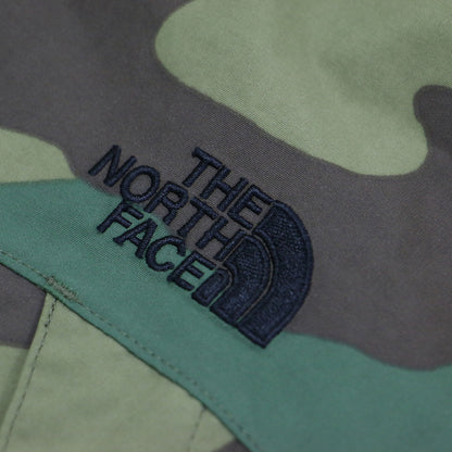 ノベルティー スクープ ジャケット / NOVELTY SCOOP JACKET ブルゾン マウンテンパーカー フード付き ドローコード ベンチレーション 迷彩 ロゴ ナイロン