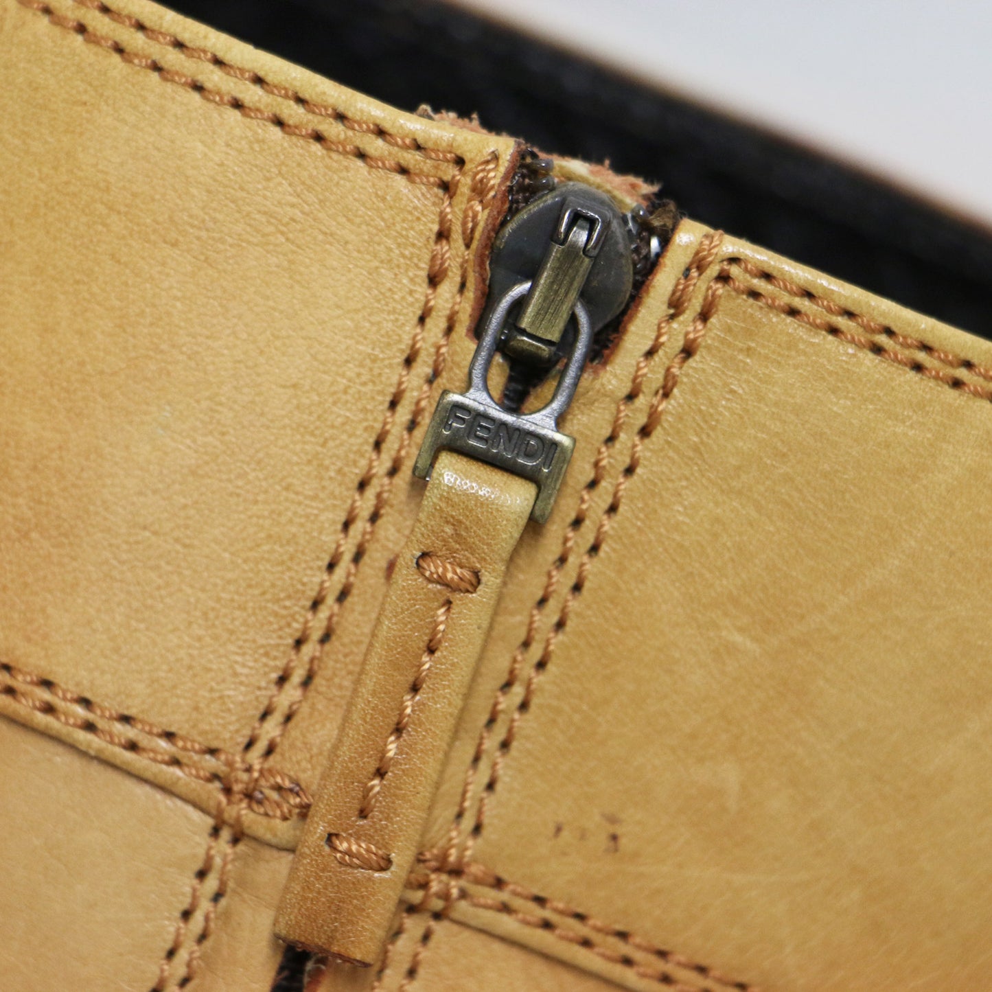 レザー ウエッジソール ロングブーツ / アーモンドトゥ ステッチ サイドファスナー ロゴ