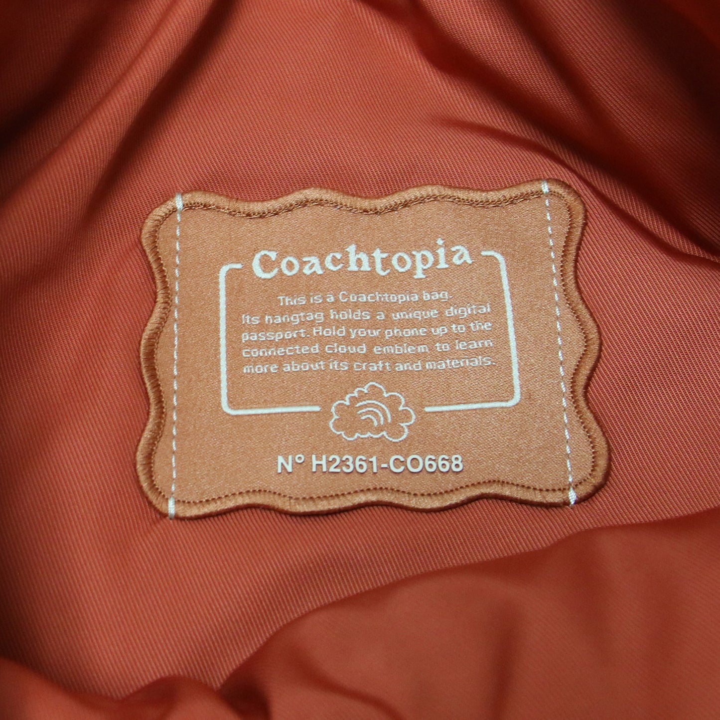 ループ フラット トート リサイクル ポリエステル クラウド キルティング バッグ / ハンドバッグ 肩掛け ブランドロゴ チャーム ステッチ