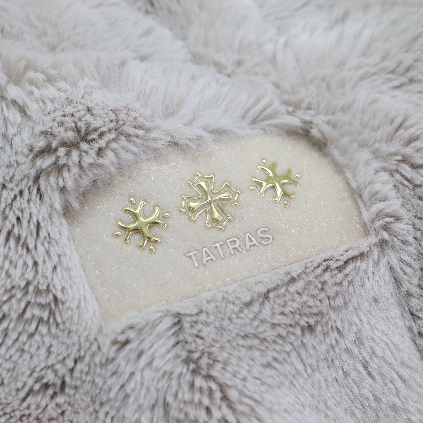 フード付き ボアブルゾン / YUMOLA パーカー 長袖 ショート丈 オーバーサイズ ブランドロゴ フェイクファー