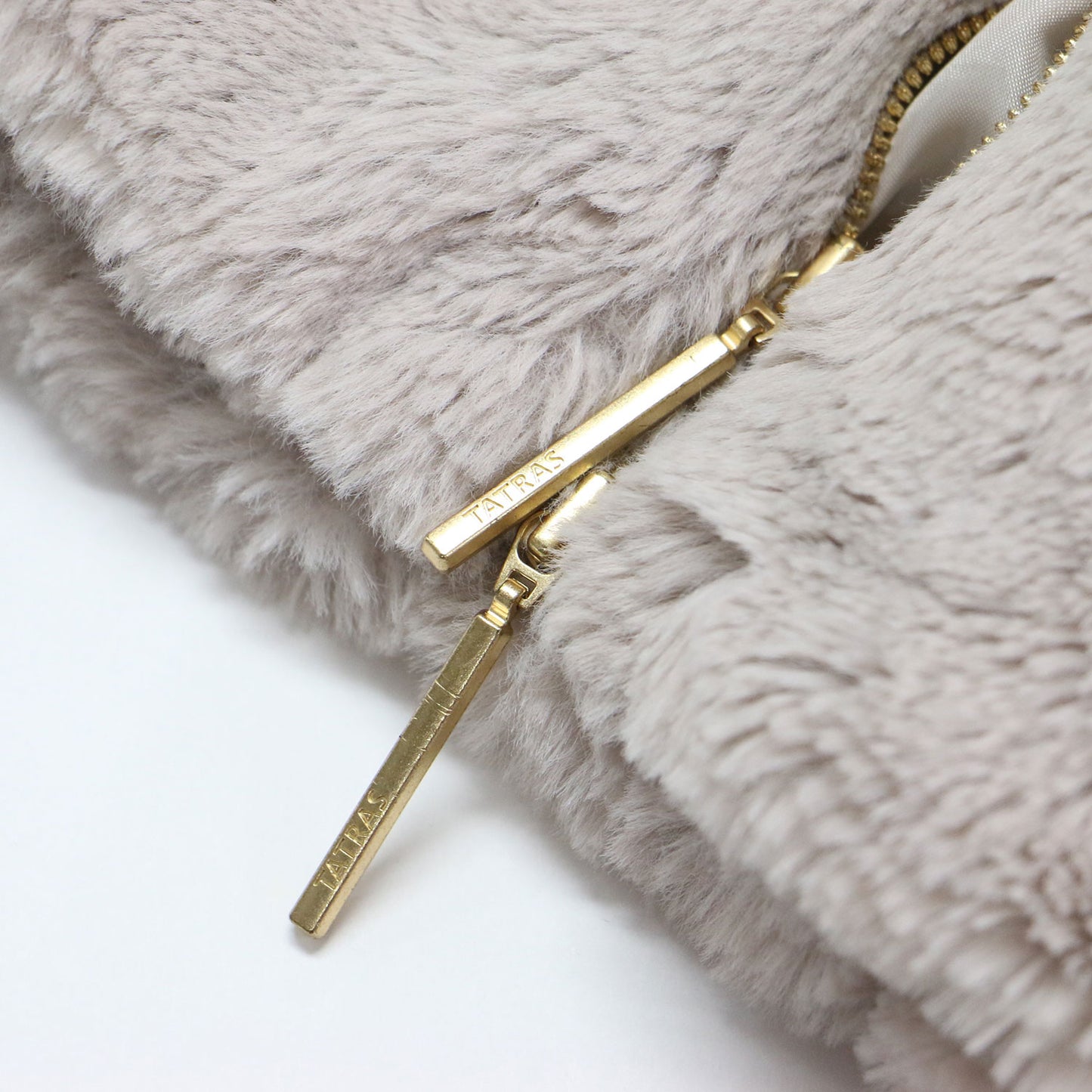 フード付き ボアブルゾン / YUMOLA パーカー 長袖 ショート丈 オーバーサイズ ブランドロゴ フェイクファー