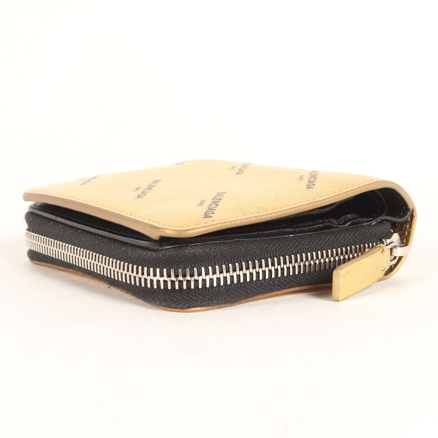 メタリック ロゴプリント 短財布 / ラウンドファスナー 二つ折り エナメル