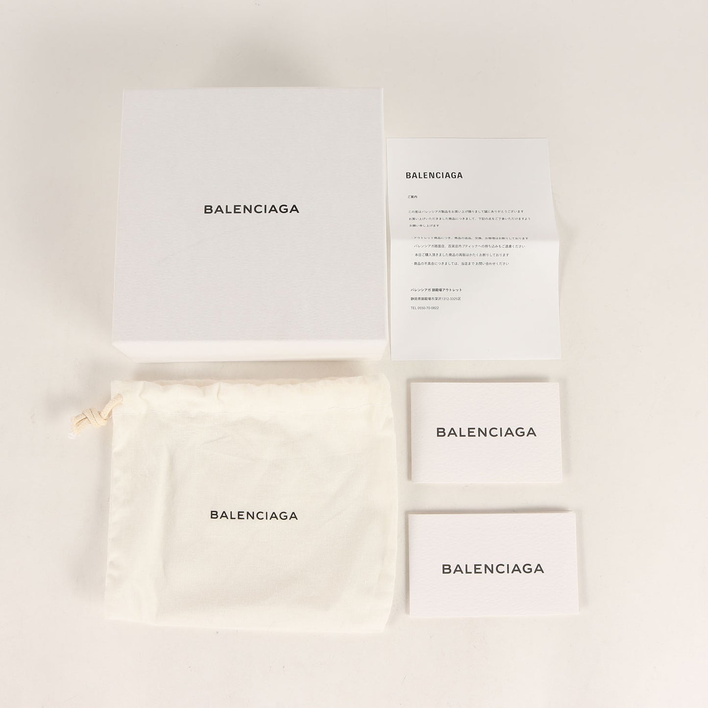 メタリック ロゴプリント 短財布 / ラウンドファスナー 二つ折り エナメル