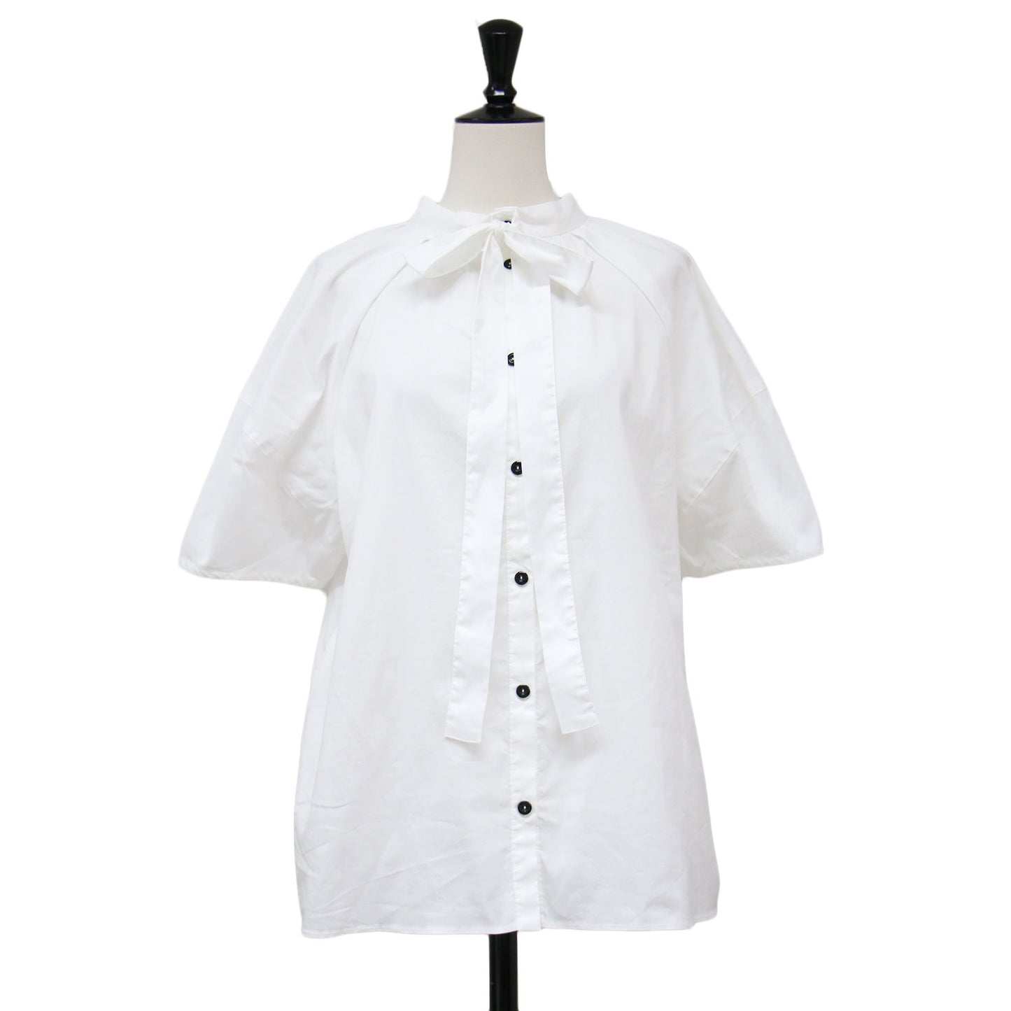 ボウタイ ユーフォ― ブラウス / BowTie UFO Blouse プルオーバー スタンドカラー 半袖 ラグラン 前後2way リボン ギャザー コットン