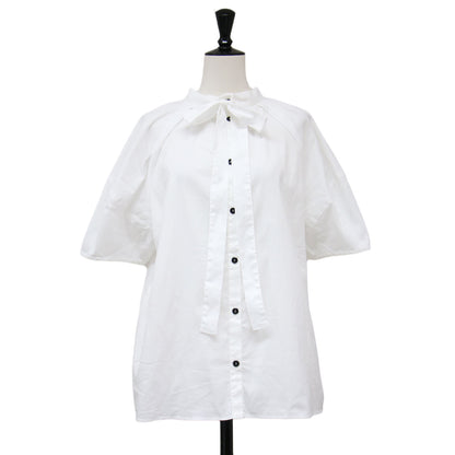 ボウタイ ユーフォ― ブラウス / BowTie UFO Blouse プルオーバー スタンドカラー 半袖 ラグラン 前後2way リボン ギャザー コットン