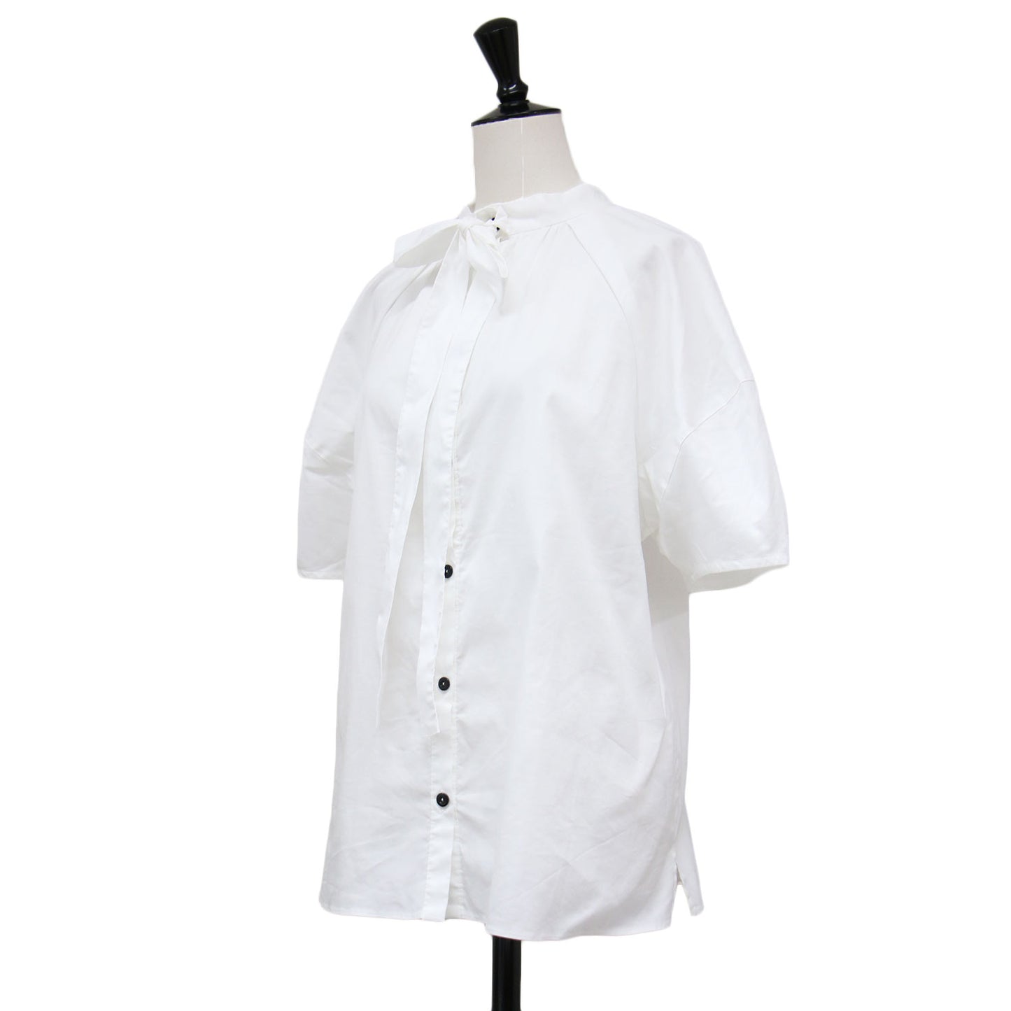 ボウタイ ユーフォ― ブラウス / BowTie UFO Blouse プルオーバー スタンドカラー 半袖 ラグラン 前後2way リボン ギャザー コットン