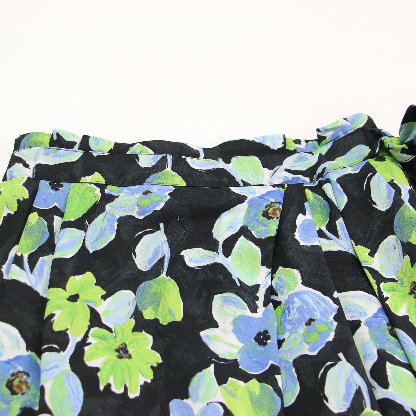 25春夏 スプリングフラワープリント アシンメトリータックスカート / ミディ丈 Aライン フレア 花柄 サイドファスナー リボン ウォッシャブル