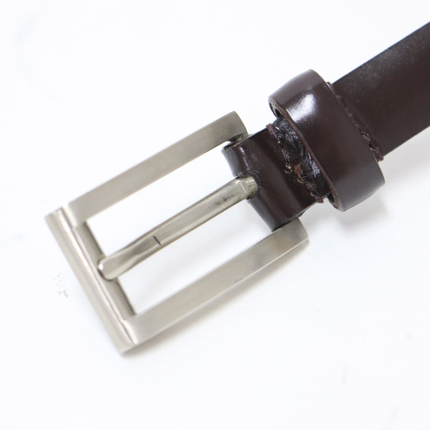 レザー バックル ベルト / ブランドロゴ 刻印