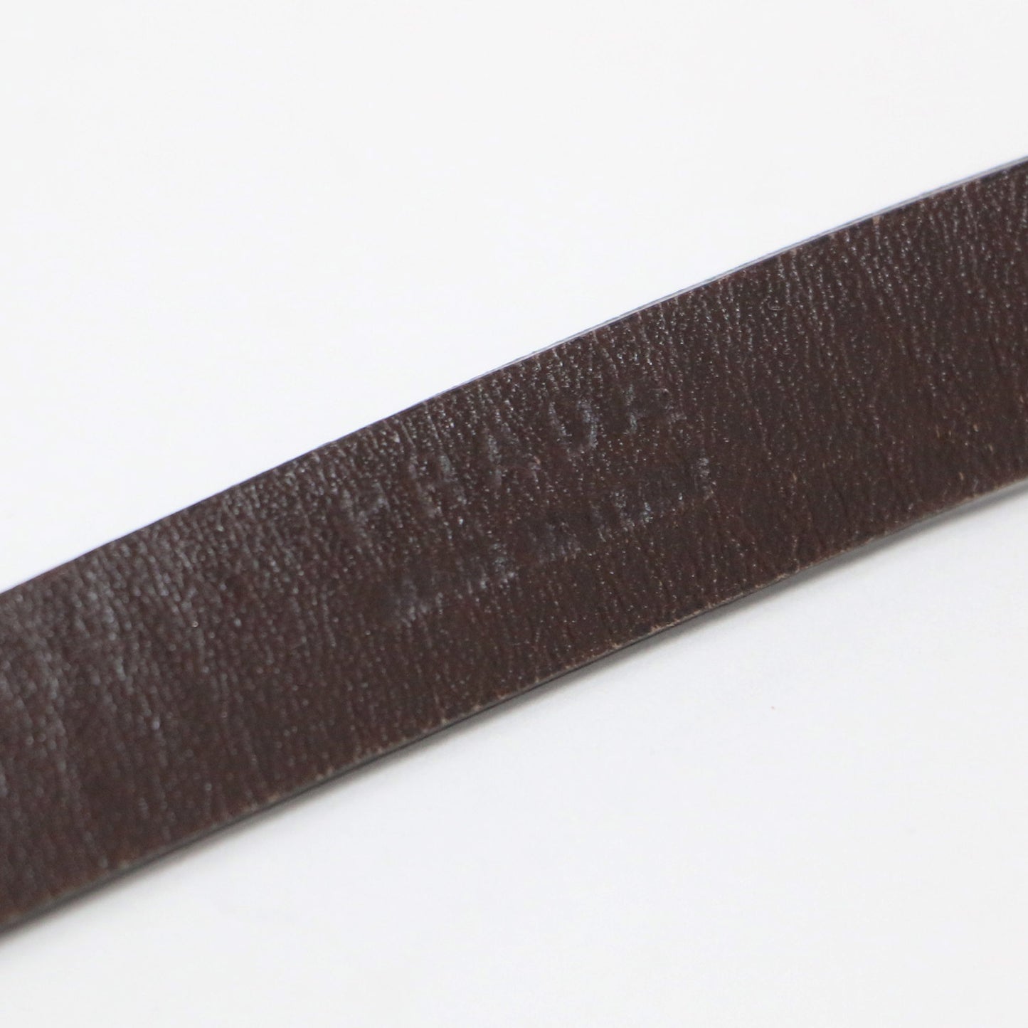 レザー バックル ベルト / ブランドロゴ 刻印