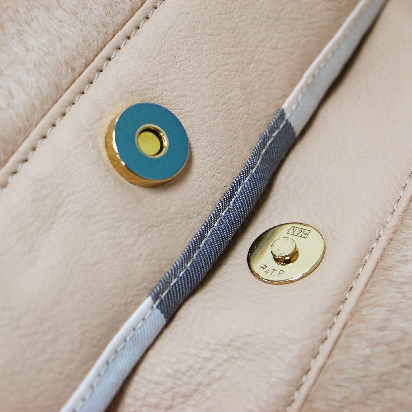 フェイクファー ハンドバッグ / トートバッグ 肩掛け ブランドロゴ 牛革