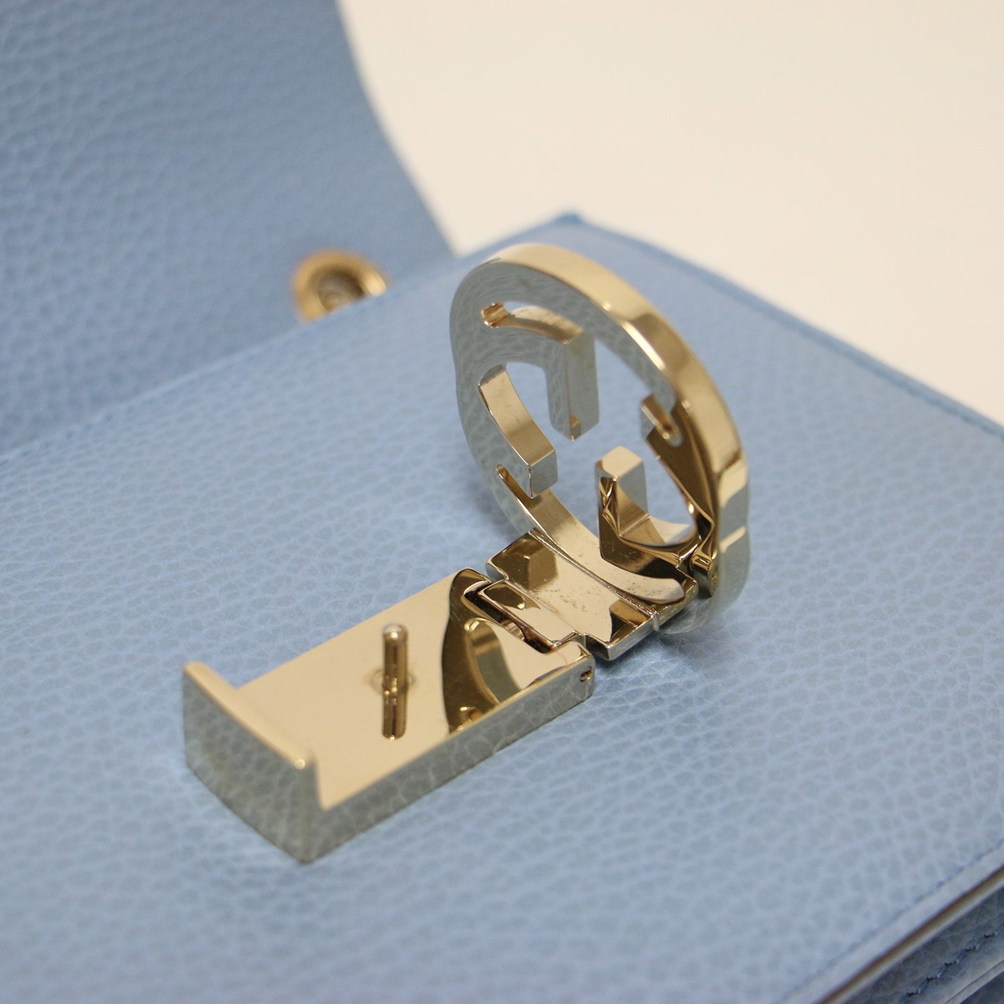 インターロッキングG ショルダーバッグ / 肩掛け クロスボディ フラップ チェーン ロゴ レザー