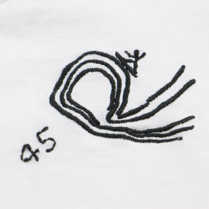 Rウェーブアイアン刺繍の908Tシャツ / カットソー 半袖 クルーネック ロゴ コットン