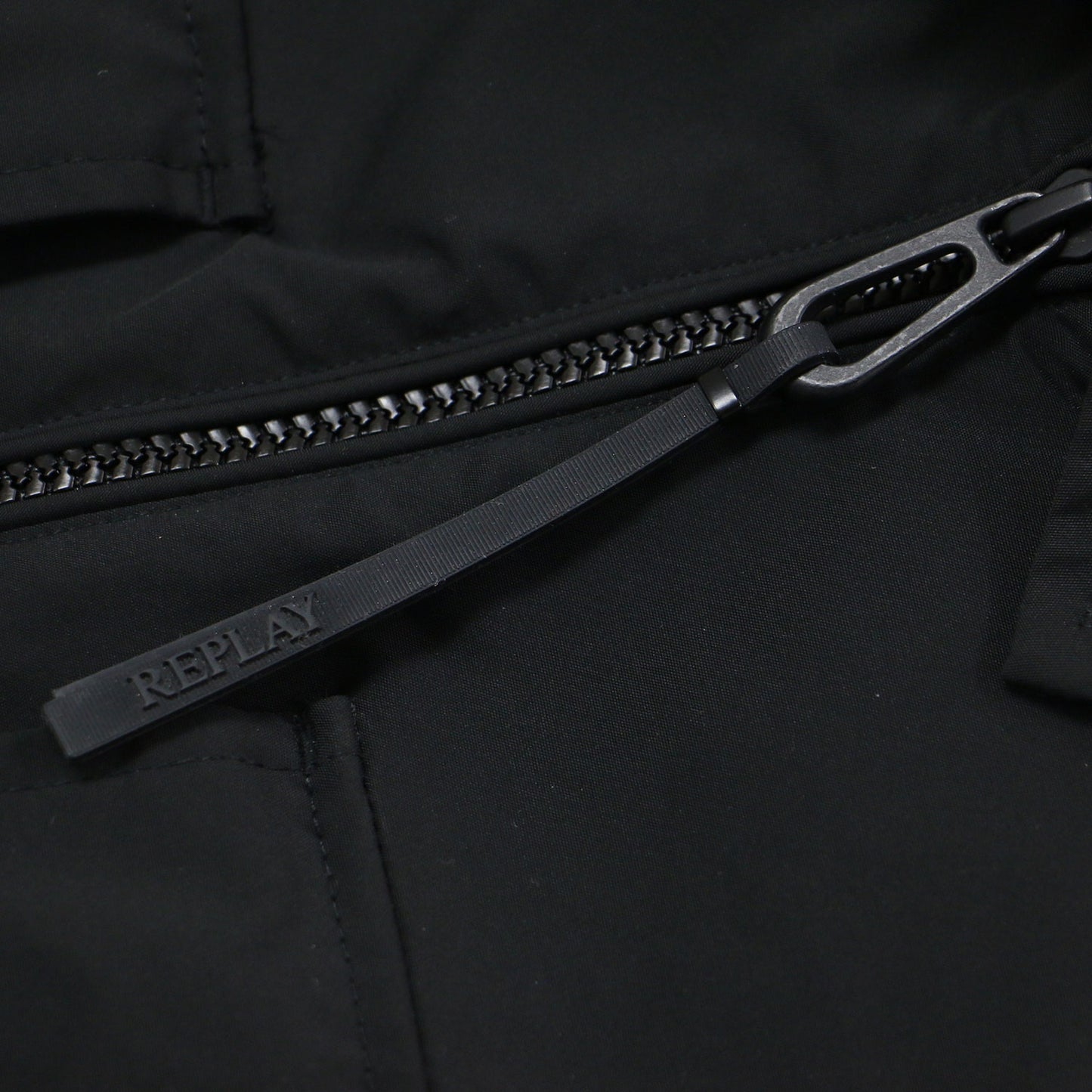 リラックスクロップドフィット ナイロン ジャケット / 長袖 ジップアップ スタンドカラー ロゴ