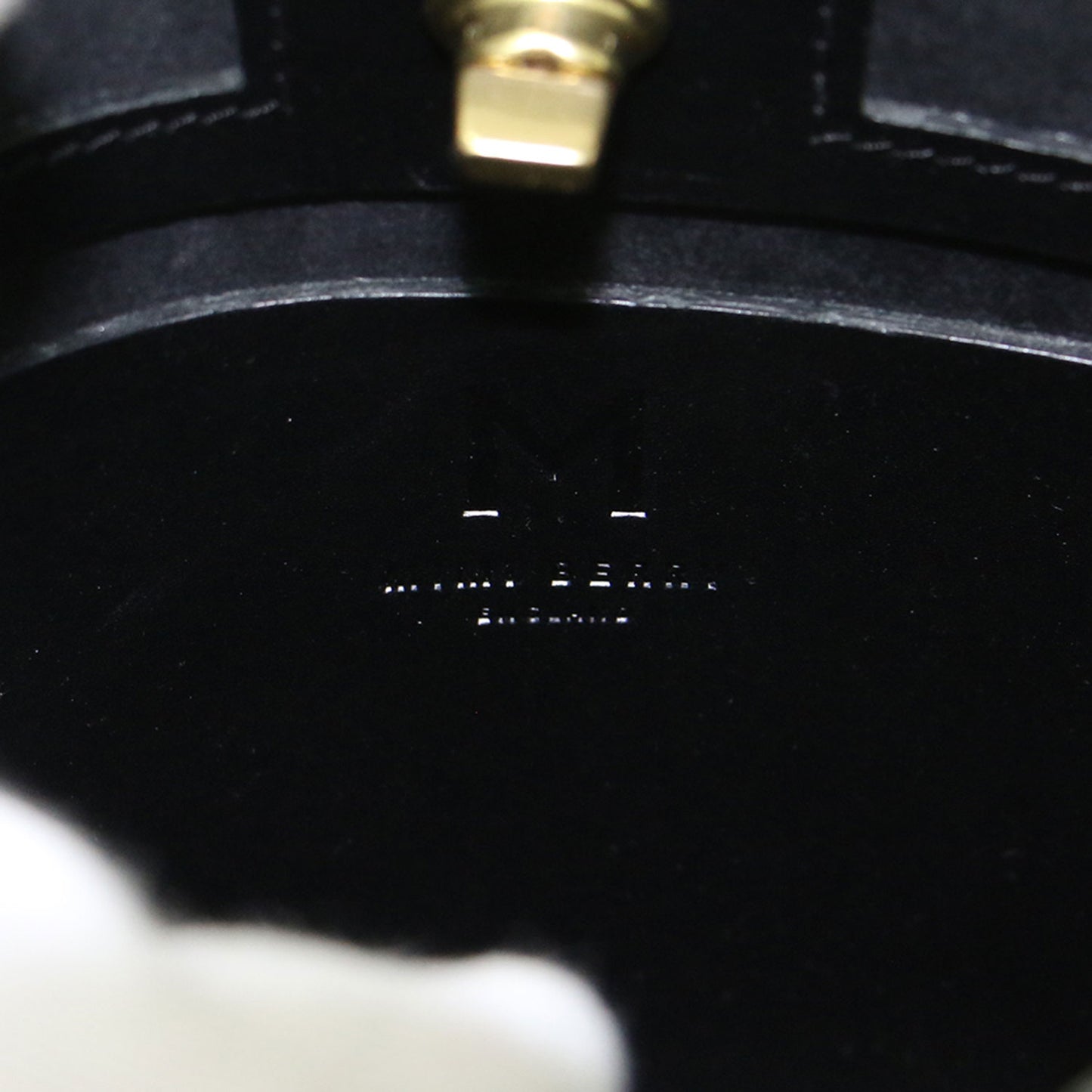 スタン ベジタブルタンニンレザー ショルダーバッグ / ボディーバッグ 肩掛け クロスボディ エンボスロゴ