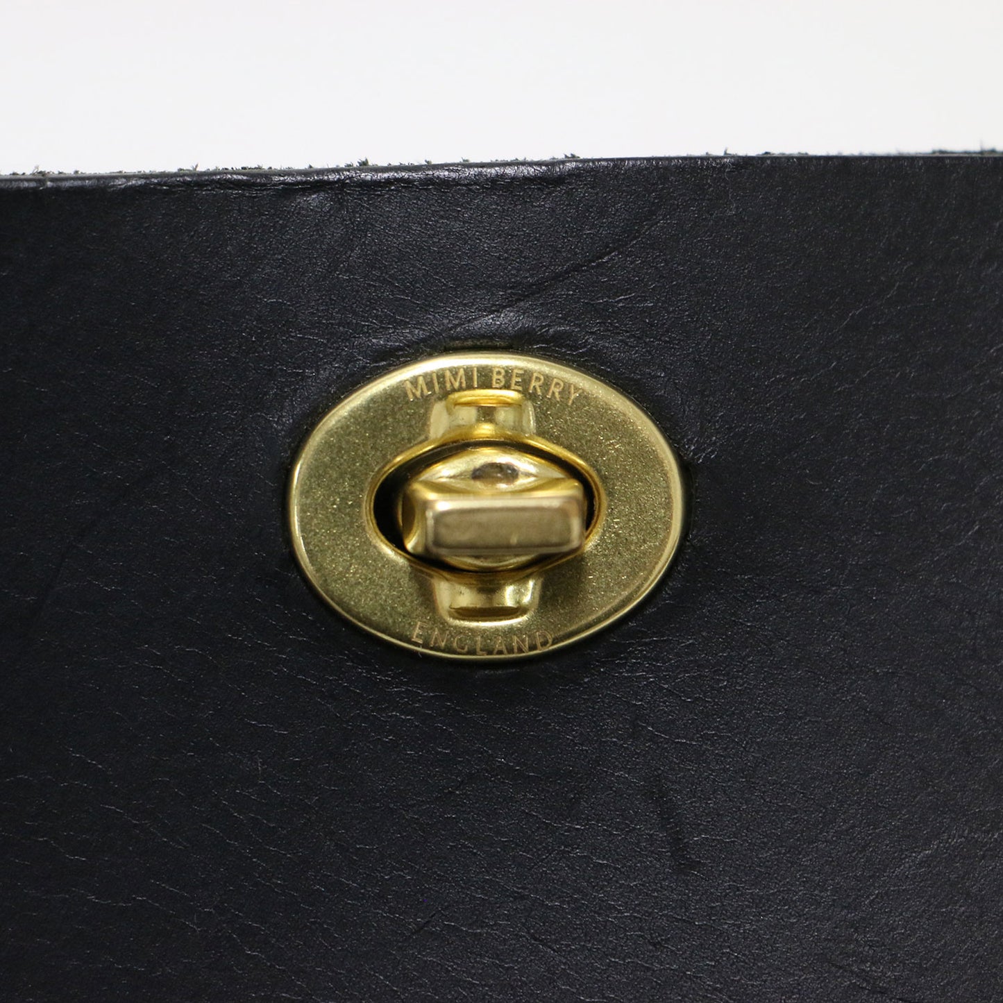 スタン ベジタブルタンニンレザー ショルダーバッグ / ボディーバッグ 肩掛け クロスボディ エンボスロゴ