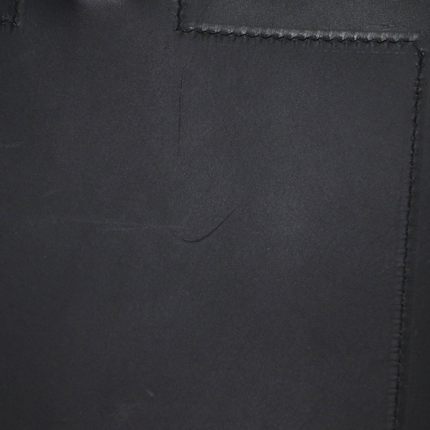 スタン ベジタブルタンニンレザー ショルダーバッグ / ボディーバッグ 肩掛け クロスボディ エンボスロゴ