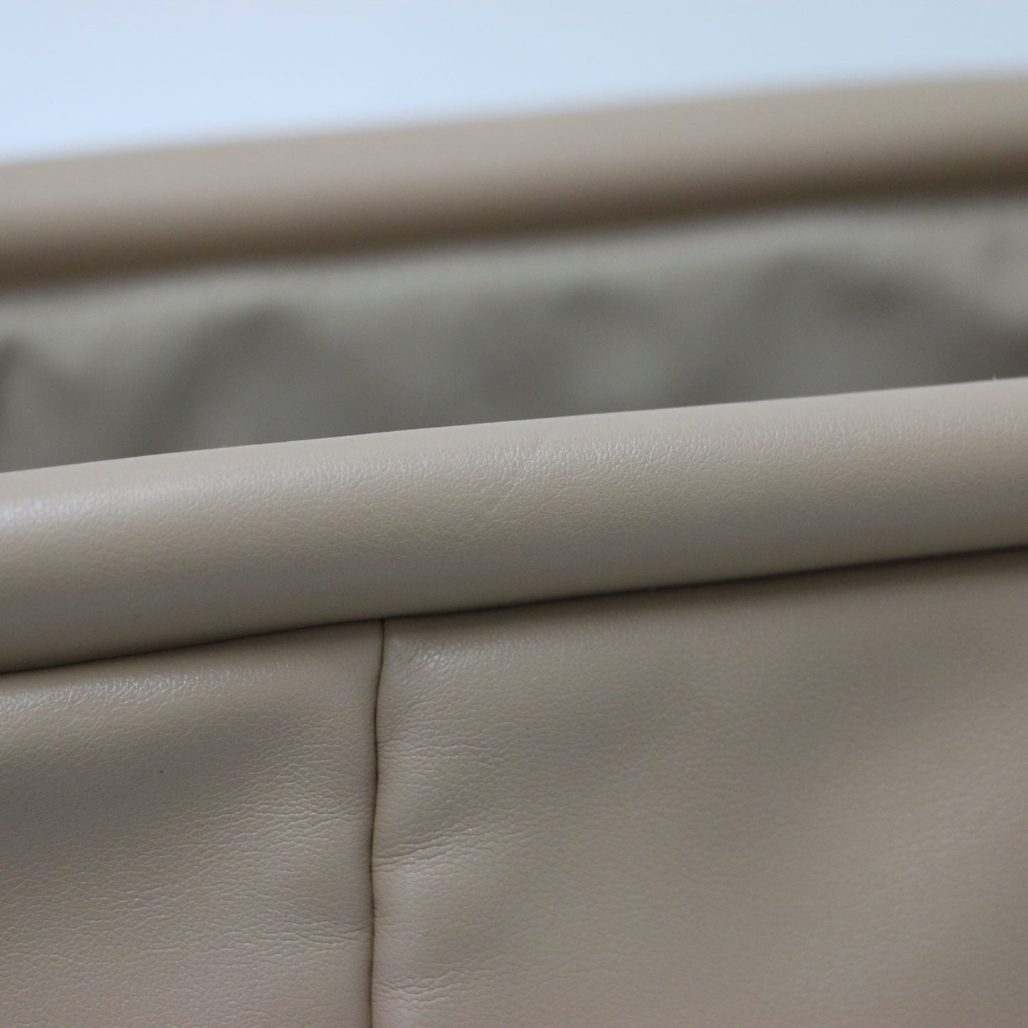 パフ クラッチバッグ / PUFF-CLUCTH スクエア キルティング フェイクレザー