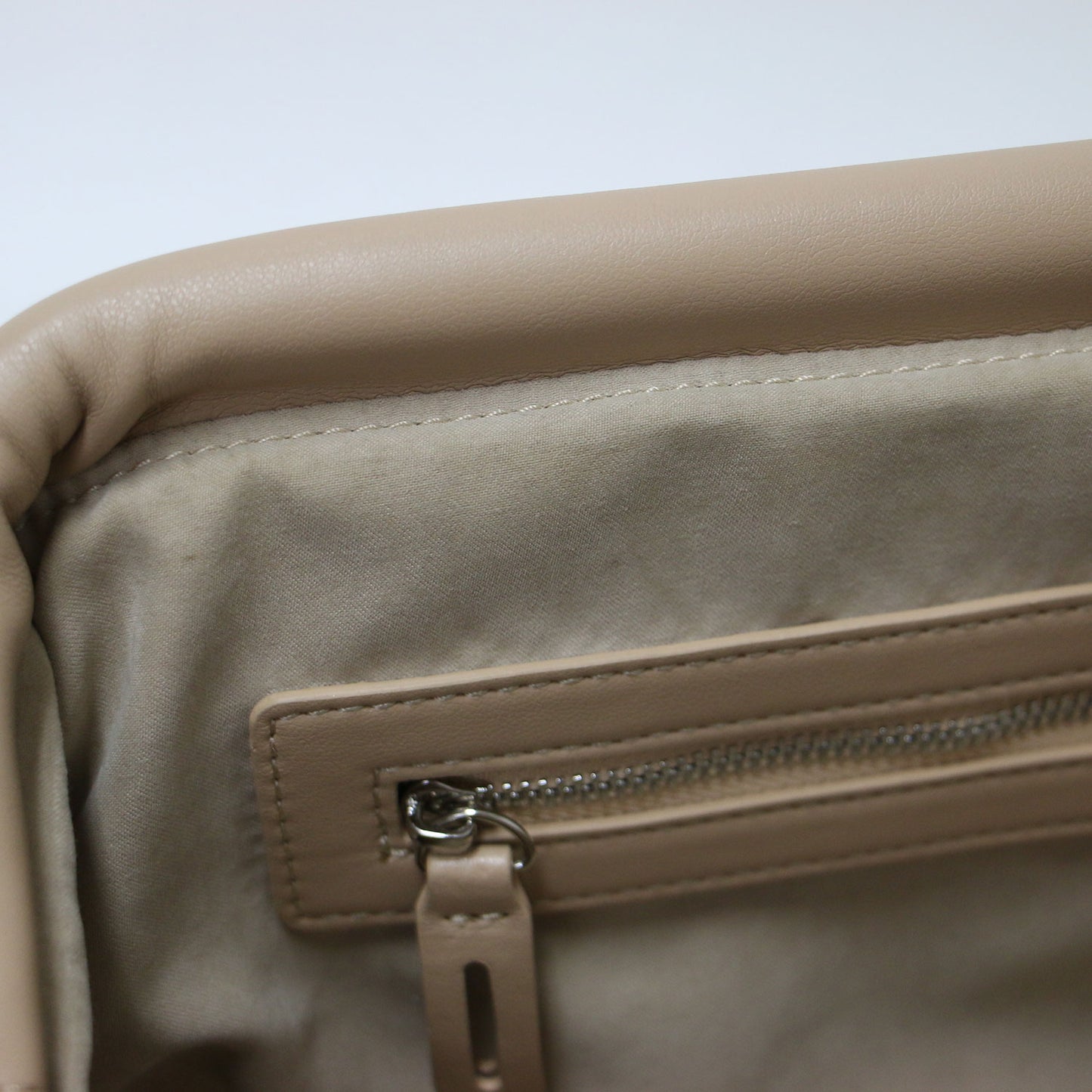 パフ クラッチバッグ / PUFF-CLUCTH スクエア キルティング フェイクレザー