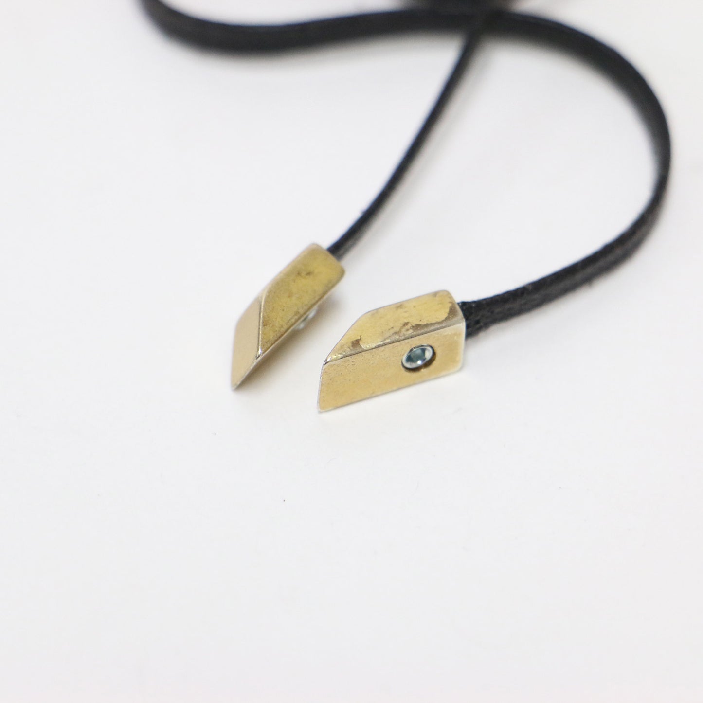 ホーンネックレス / ペンダント ブランドロゴ メタリック