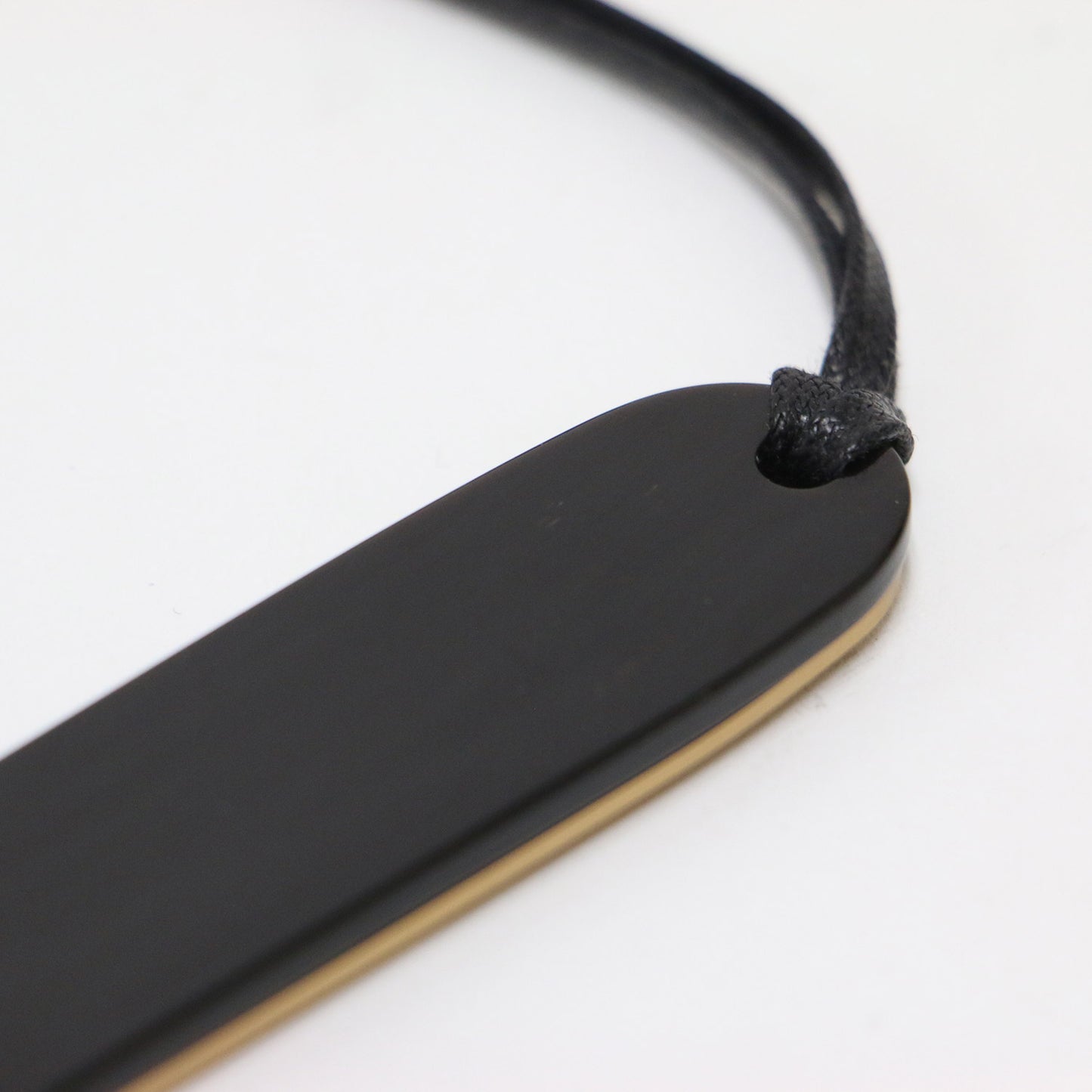 ホーンネックレス / ペンダント ブランドロゴ メタリック