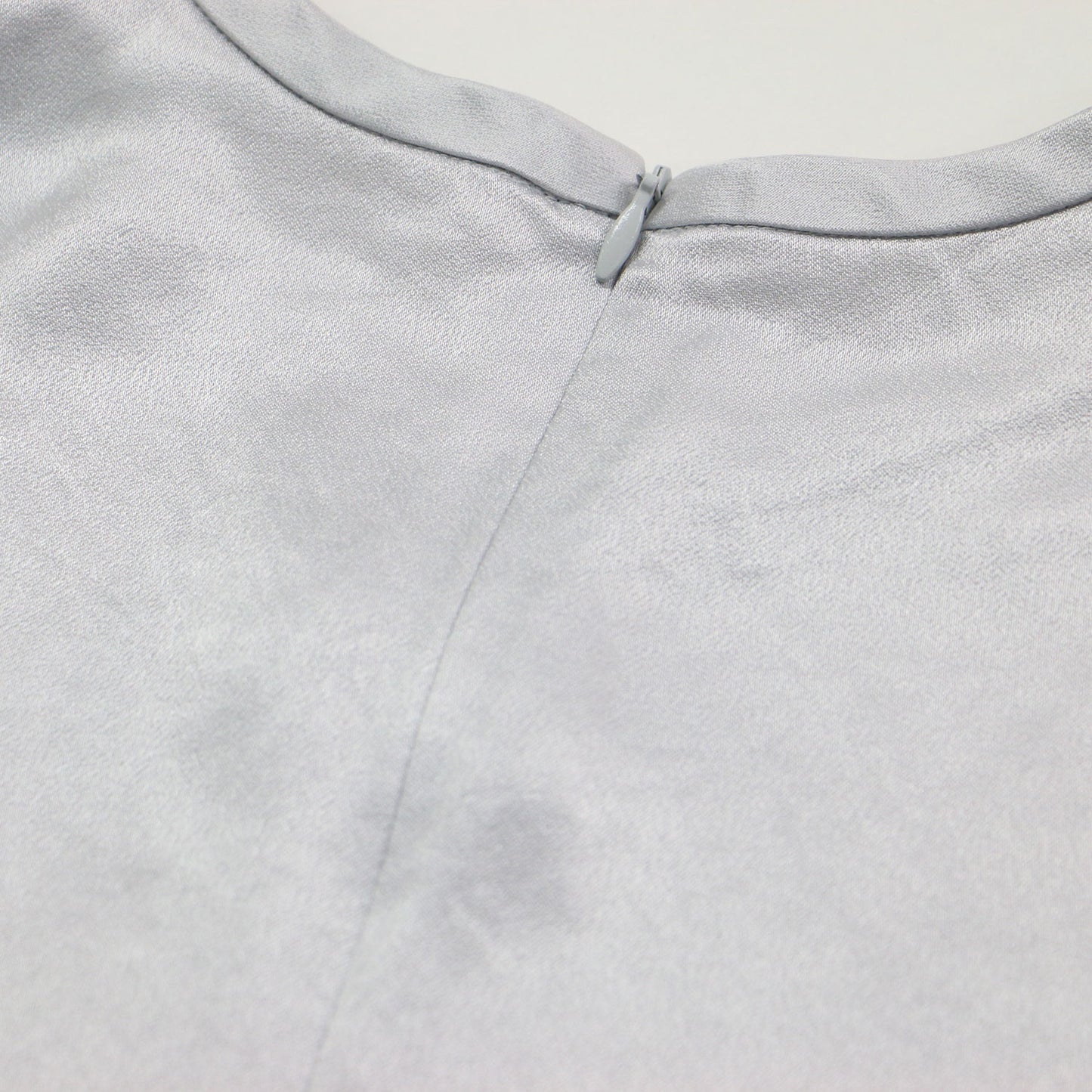 25春夏 サテン ロングスリーブブラウス / Elba Satin Cali Blouse プルオーバー クルーネック スリット