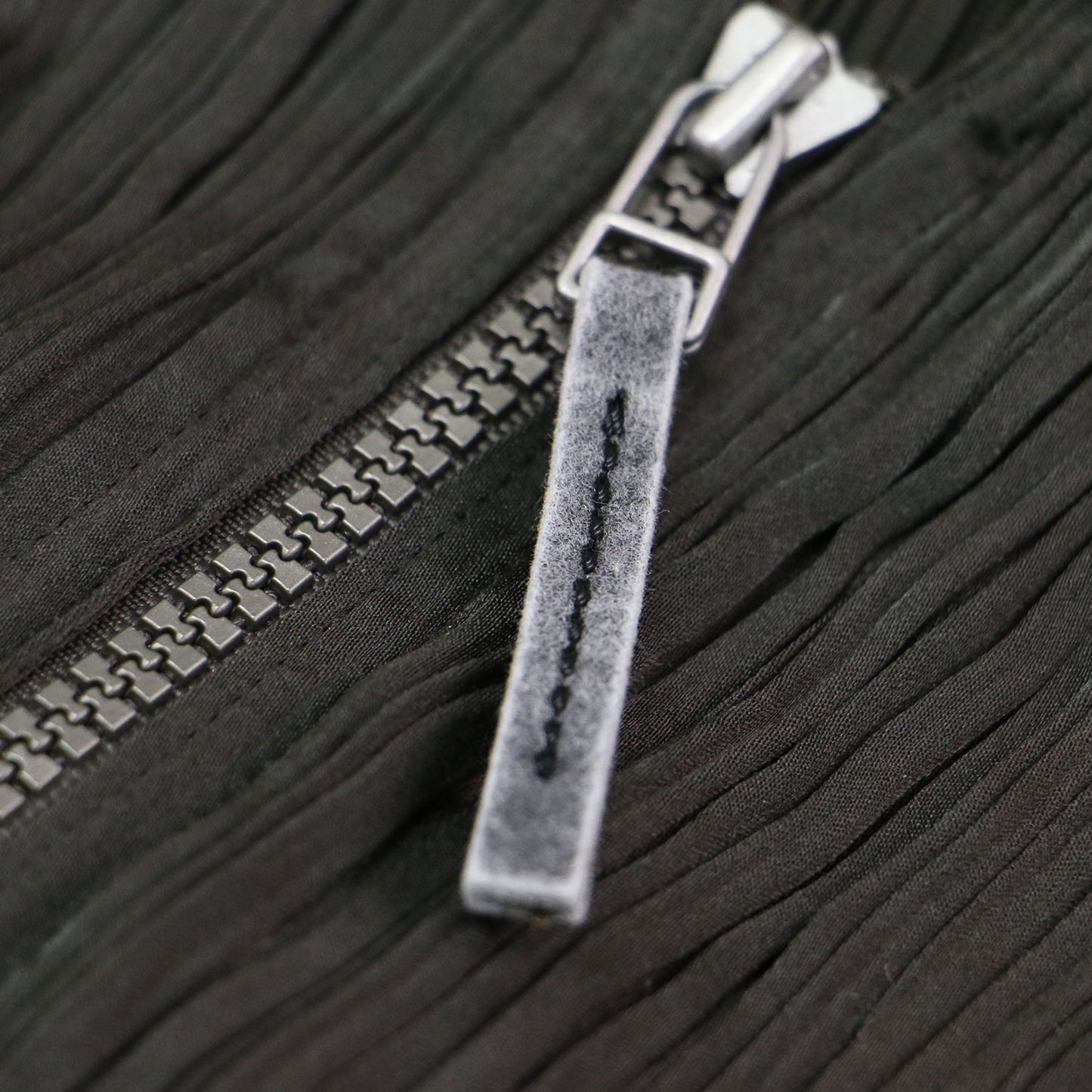 プリーツ ジップ ロング コート / Vネック 長袖 ショールカラー