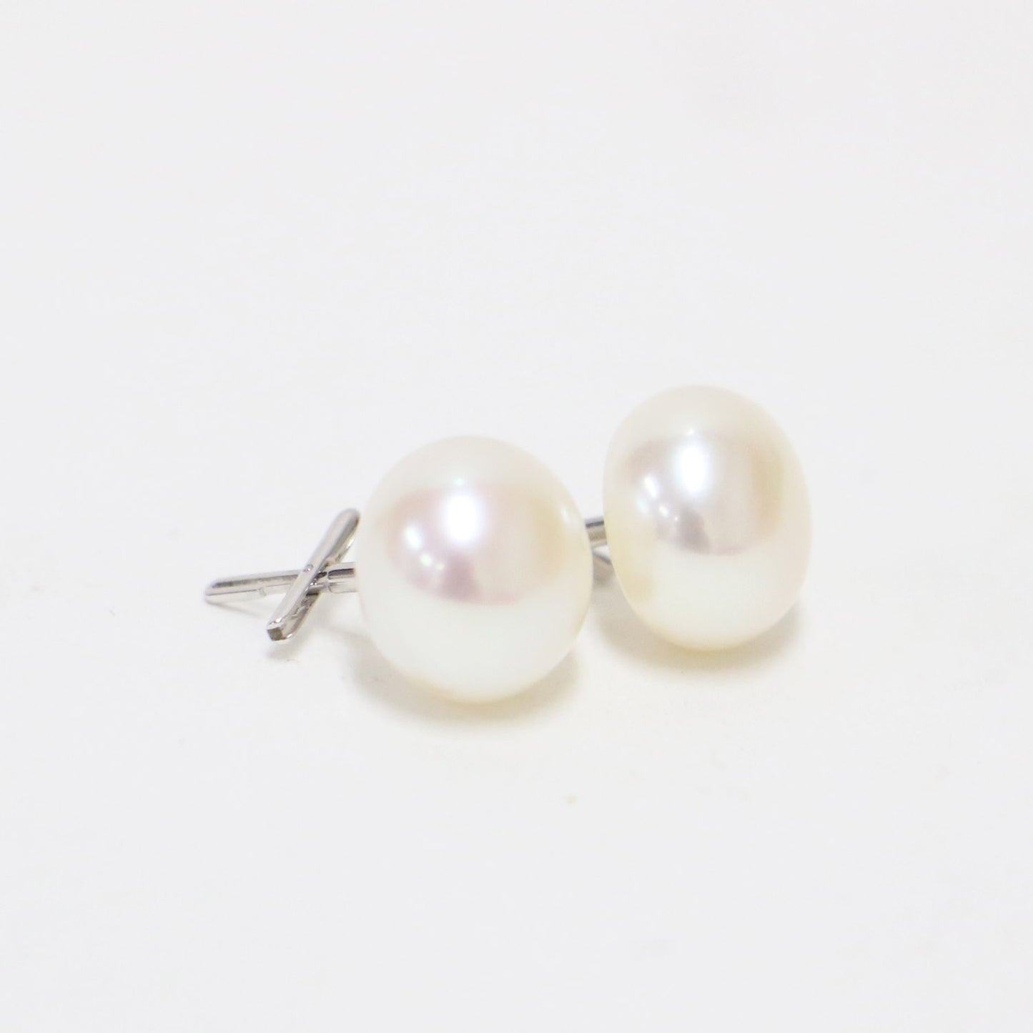 淡水パール ボタン ピアス / Charisma Button White 8.5mm 両耳用 キャッチ一体化構造
