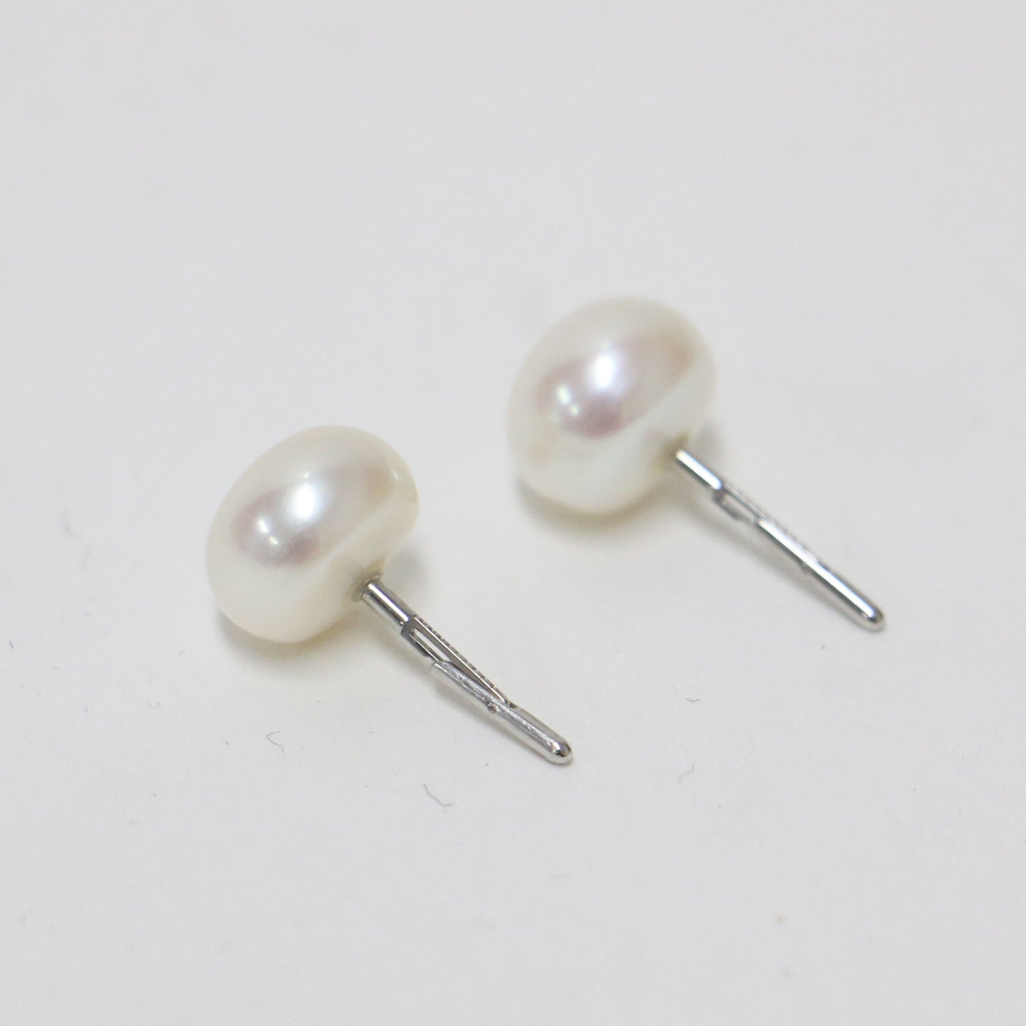 淡水パール ボタン ピアス / Charisma Button White 8.5mm 両耳用 キャッチ一体化構造
