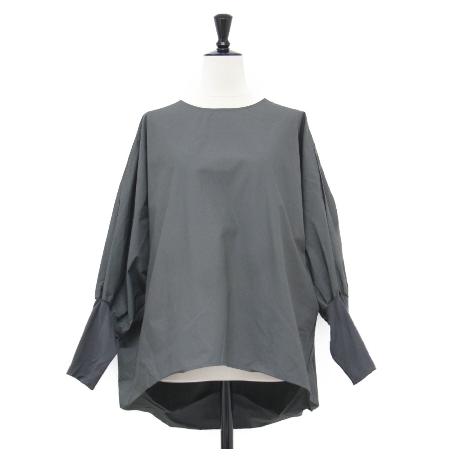 mizuiro ind ミズイロインド ブラウス チャコールグレー サイズ:FREE | 25秋冬 クルーネック コクーン プルオーバー | crew neck cocoon | 長袖 ワイド ドルマンスリーブ コットン | 日本製 | トップス シャツ カットソー【レディース】【中古】【K4661】 25秋冬 クルーネック コクーン プルオーバー / crew neck cocoon