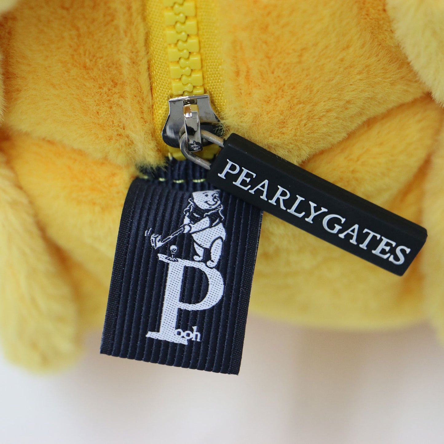 プーさん フェイクファーカートバッグ / Winnie the Pooh COLLECTION ラウンドバック キャラクター フェイス タグ 刺繡