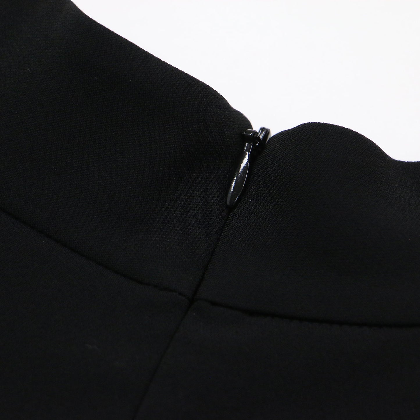 モックネックノースリーブブラウス / SYNTHETIC CREPE CASCADE SL TOP
