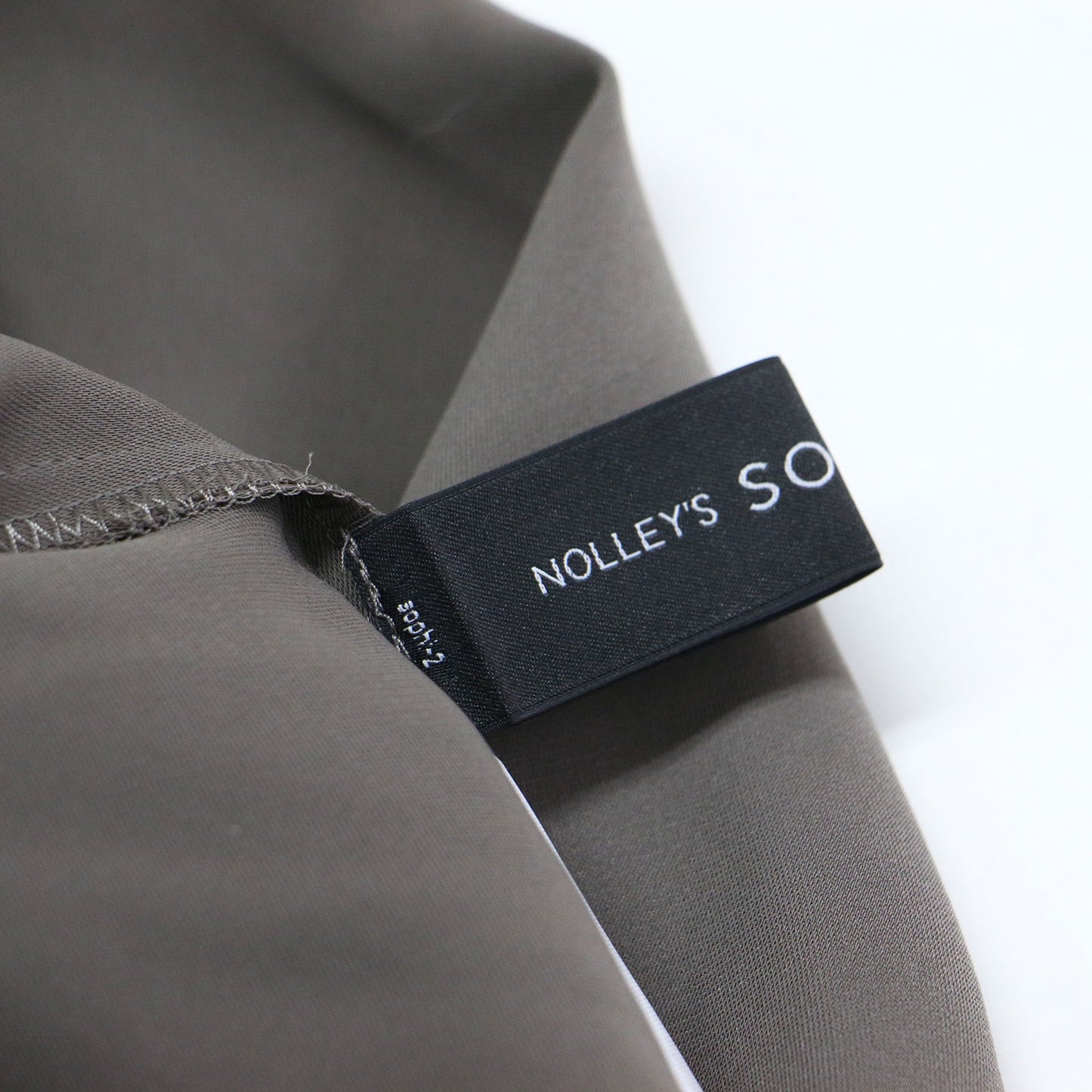 25秋冬 ウォッシャブルダブルサテンスキッパーブラウス / シャツ ドロップショルダー 長袖 オーバーサイズ メタルボタン