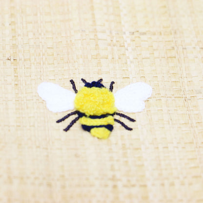 刺繍ラフィアトート / ハンドバッグ ダブルハンドル スクエア型 蜂モチーフ アップリケ