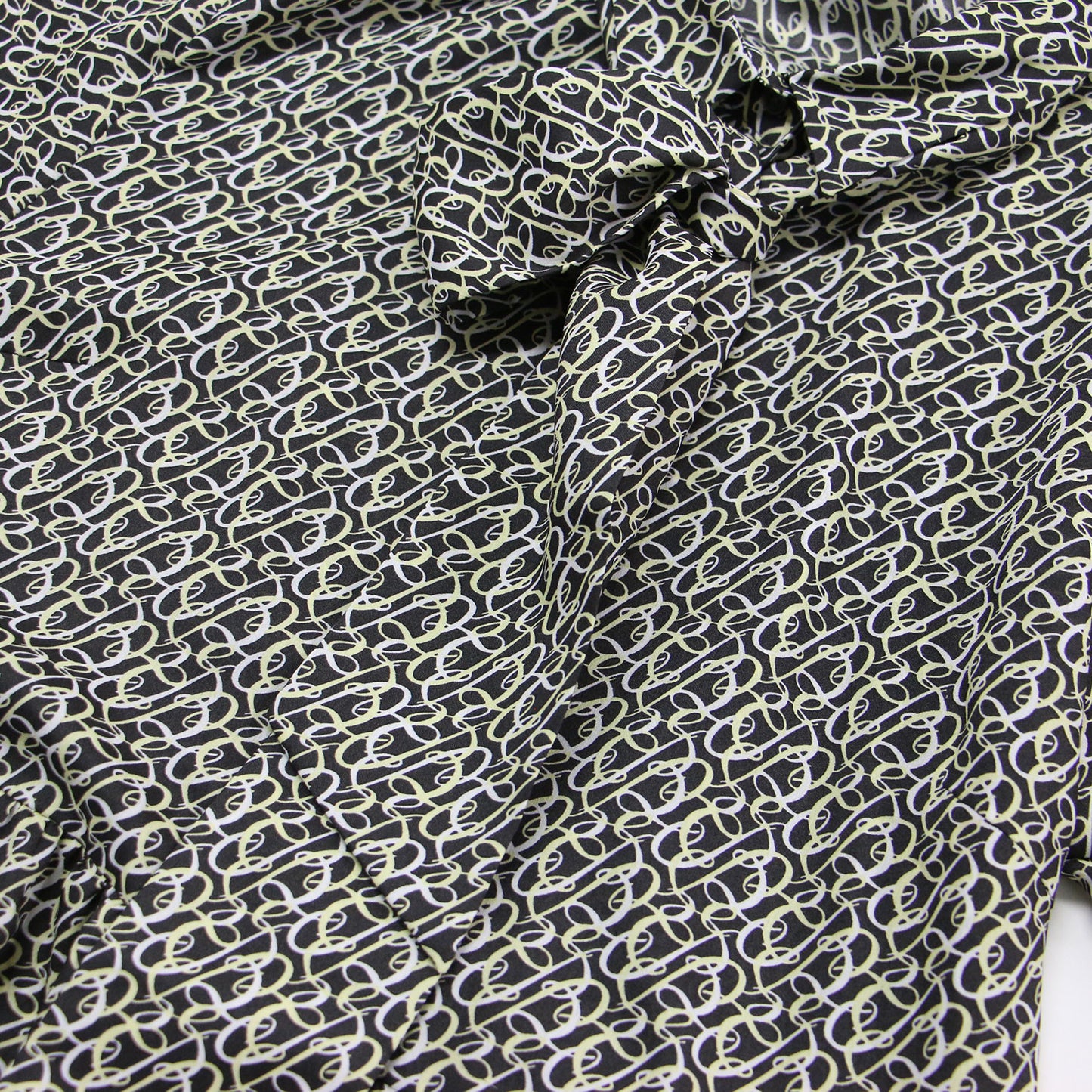 24秋冬 BBカリグラフィプリント ボウタイワンピース / ドレス 長袖 シャツカラー ミディ丈 リボン 総柄 ギャザー