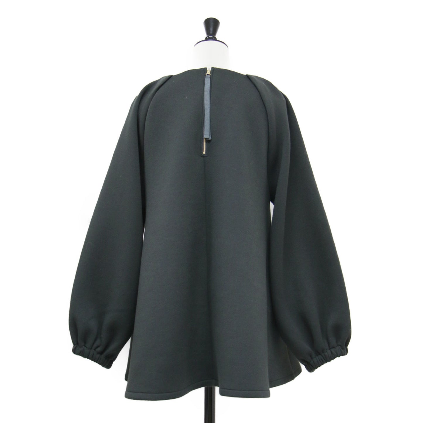 ショルダータック プルオーバー / トップス カットソー 長袖 クルーネック ボリュームスリーブ フレア ダンボールニット