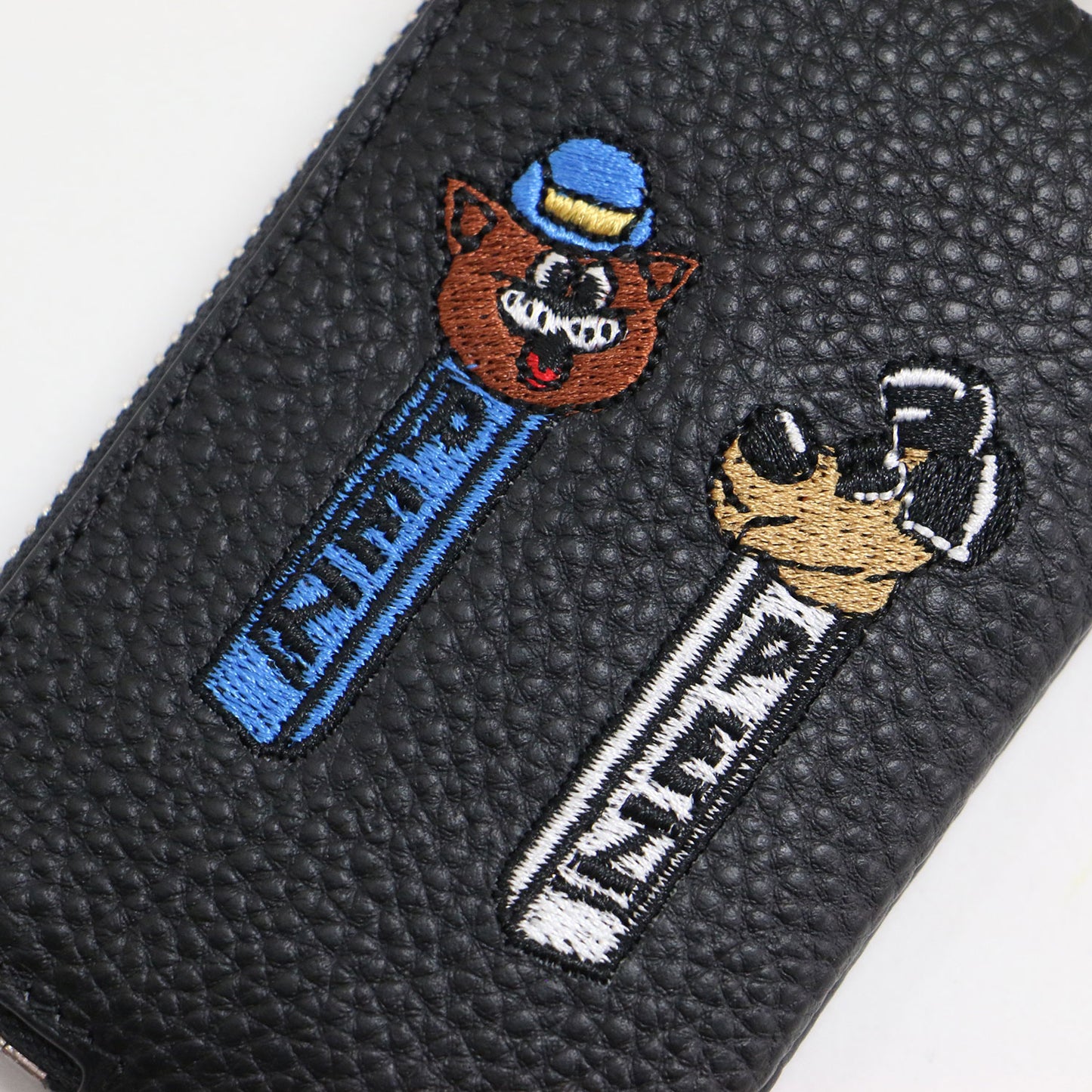 ✕ PEZ レザー モバイルストラップ ショルダー / WEB限定追加 ポーチ 猫と犬柄 ロゴ 刺繍 ユニセックス