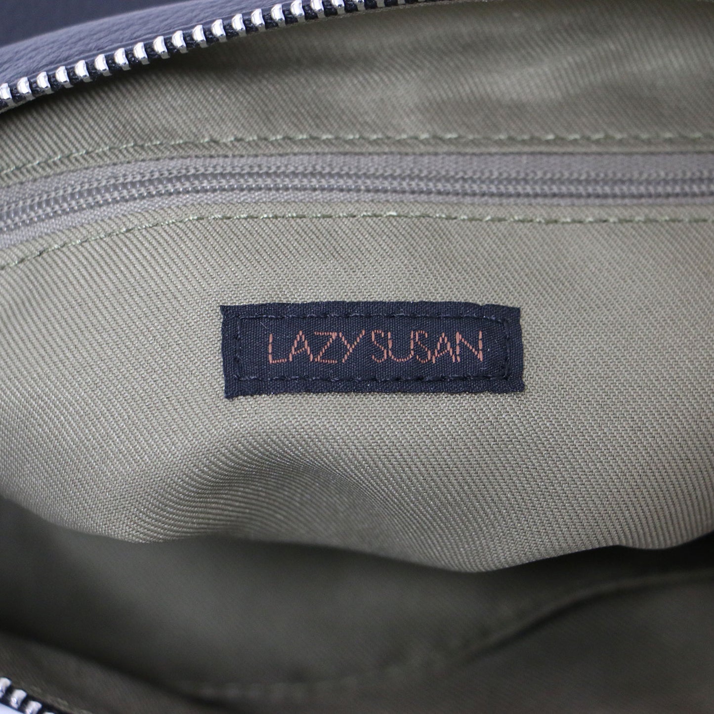 25秋冬 3WAY ショルダーバッグ / クロスボディ 巾着 サイドファスナー シルバー金具