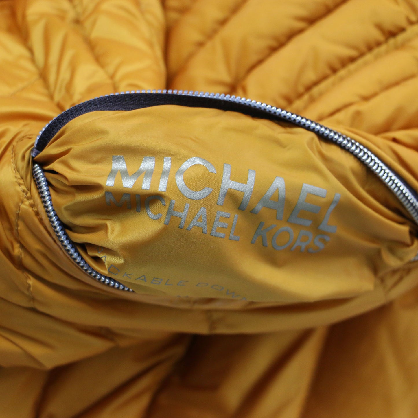 22秋冬 リバーシブル ダウン ジャケット / ブルゾン ショート丈 フード付き MKロゴ