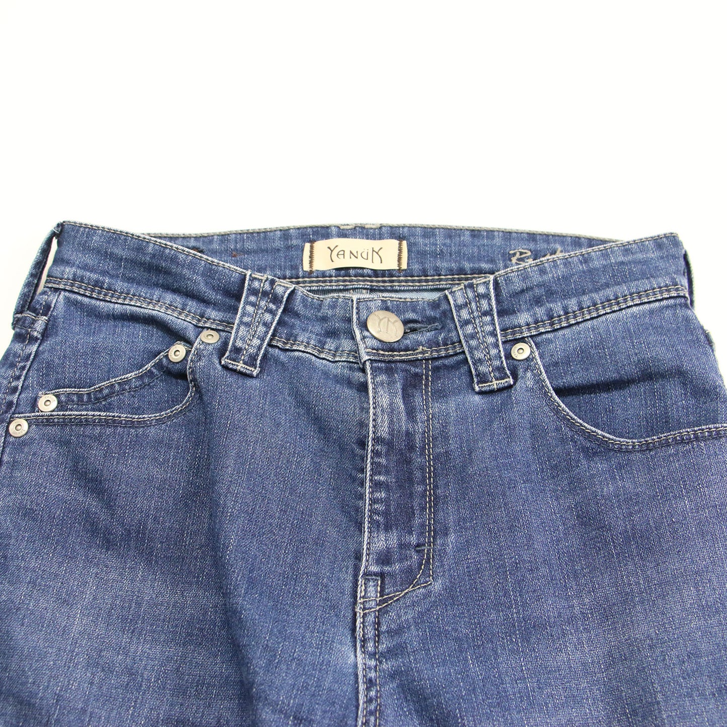 スリムテーパード デニムパンツ / RUTH ミッドライズ レザーパッチ ストレッチ 刺繍