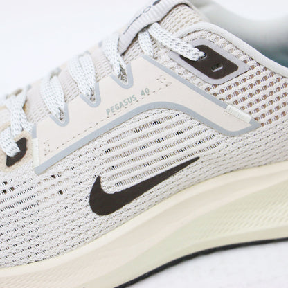 エア ズーム ペガサス 40 プレミアム スニーカー / Air Zoom Pegasus 40 PRM FZ3743-104 ランニングシューズ ローカット クッショニング エンジニアードメッシュ ロゴ