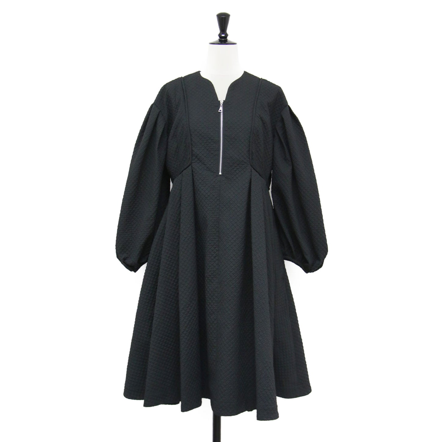 22秋冬 ふくれジャガード ボリュームワンピース / ドレス 長袖 タックスリーブ 膝丈 ハーフジップ フレア Aライン